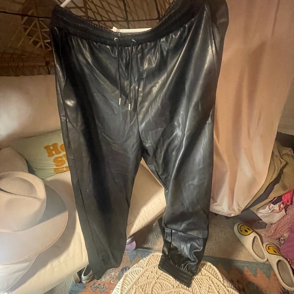 🆕NWT Women’s Anthropologie Faux Leather Joggers Size L